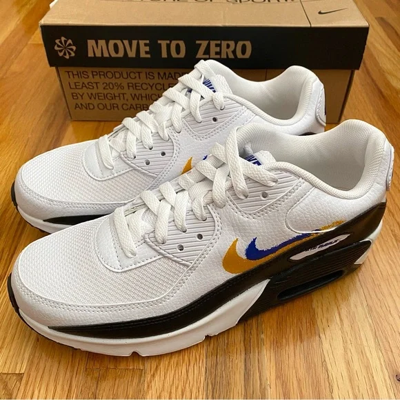 Nike Air Max 90 Women’s Sneakers - Picture 2 of 7